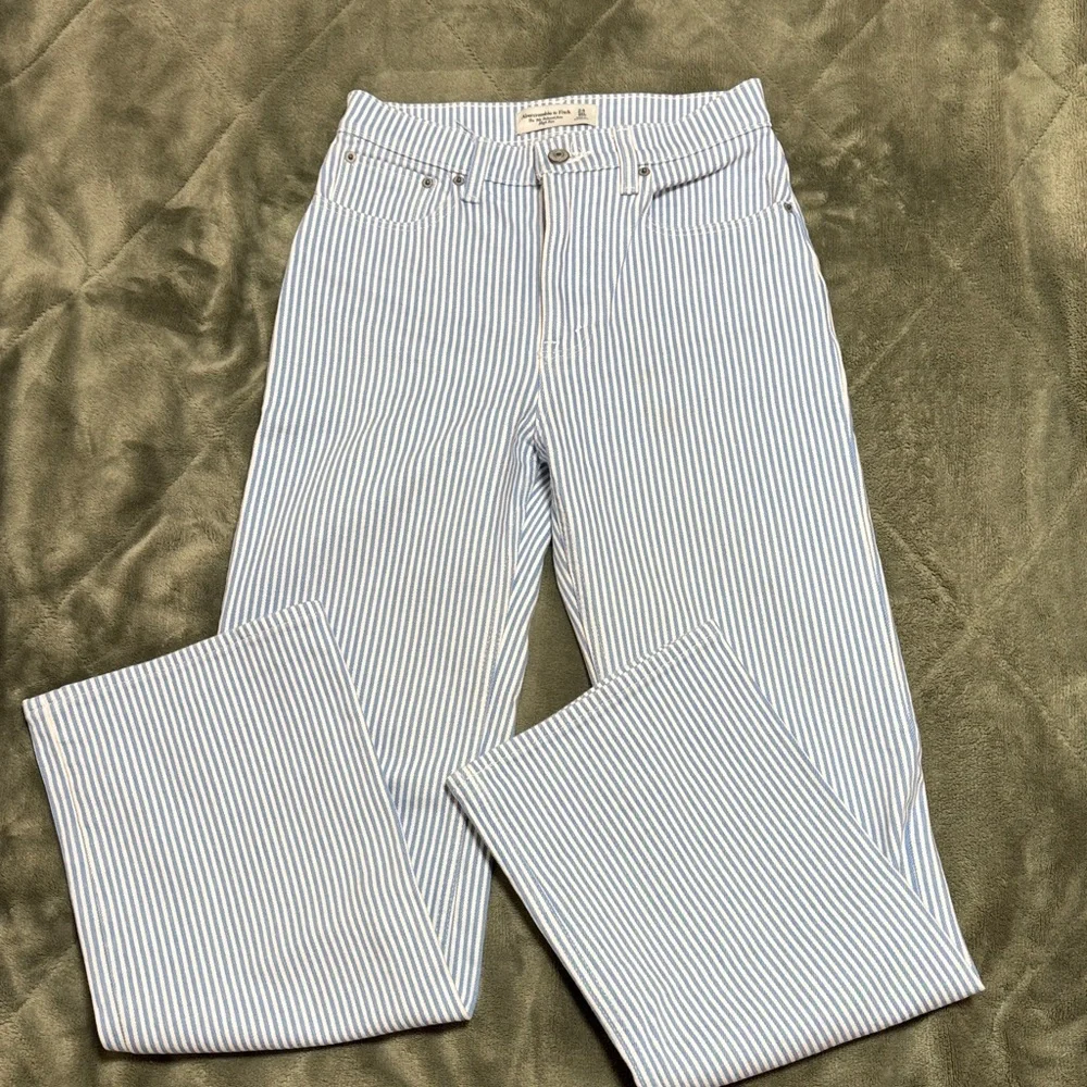 Abercrombie & Fitch High Rise 90’s Relaxed Jeans - Picture 1 of 5